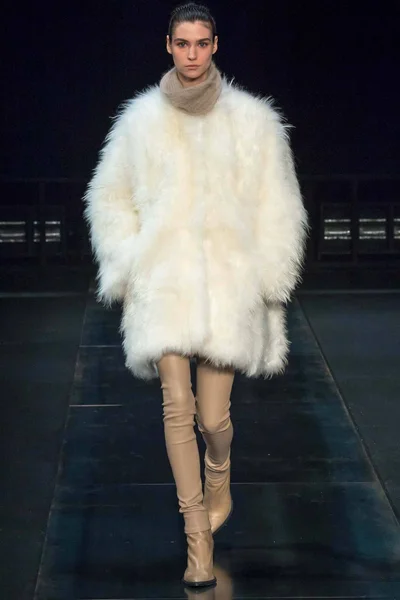 Look 11